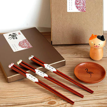 Chopsticks With Character: Unique, On-Slip Design for a Delightful Dining Experience.