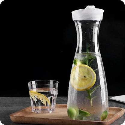 Freshness and Sophistication: The Carafe that Transforms your Table - A Timeless and Durable Item that Combines Beauty and Practicality.