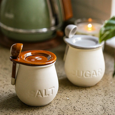 Ceramic Spice Bottle With Lid Home Decoration Kitchen Food Storage Jar Sealed Moisture-proof Salt Shaker White Sugar Shaker Kit