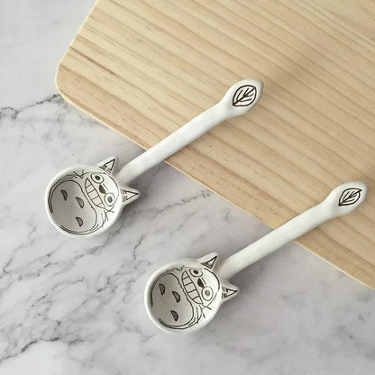 Ceramic Spoon with Japanese Cat: A Work of Art for your Table