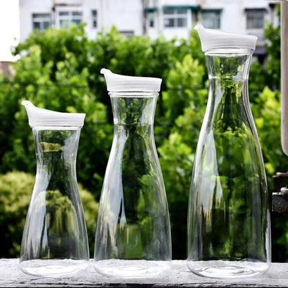 Freshness and Sophistication: The Carafe that Transforms your Table - A Timeless and Durable Item that Combines Beauty and Practicality.